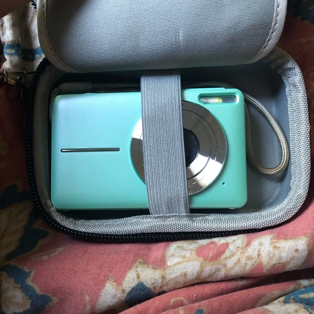 44.0 mega pixels 16x zoom turquoise camera